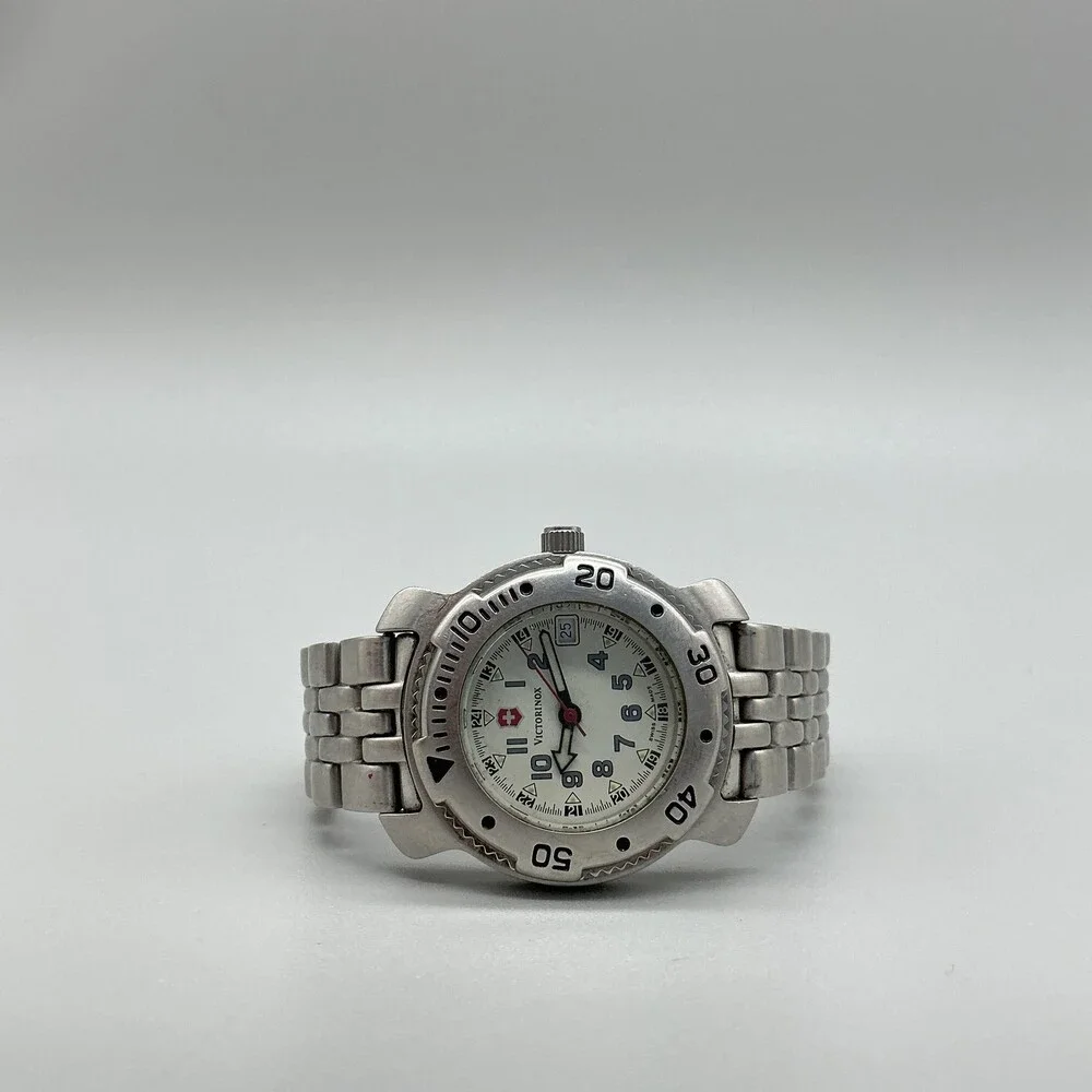 Victorinox Womens Watch 29mm Silver Tone White Dial 4587 Swiss New Battery 5.75